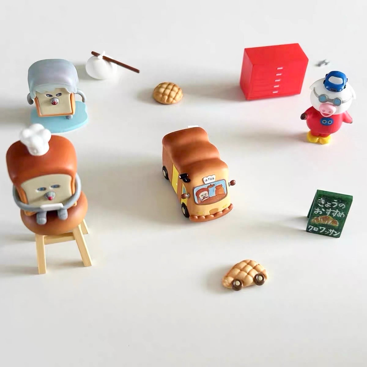 Pan Dorobo Figure Collection Vol. 5 – Miniature Gachapon Figure Series